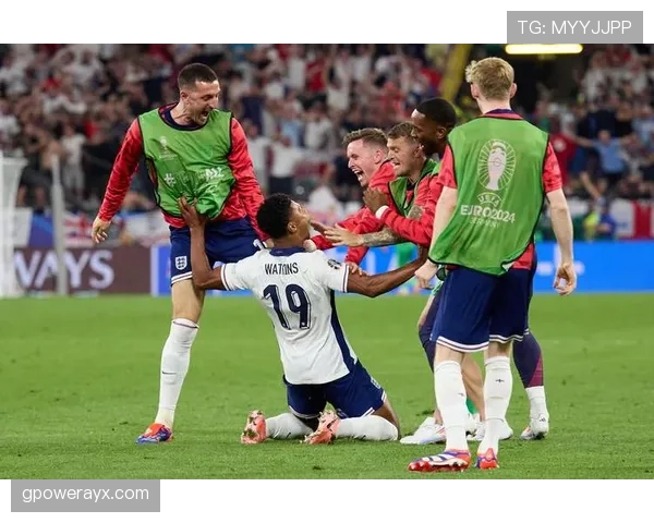 英格兰队强势晋级世界杯四强，状态回暖引球迷热盼